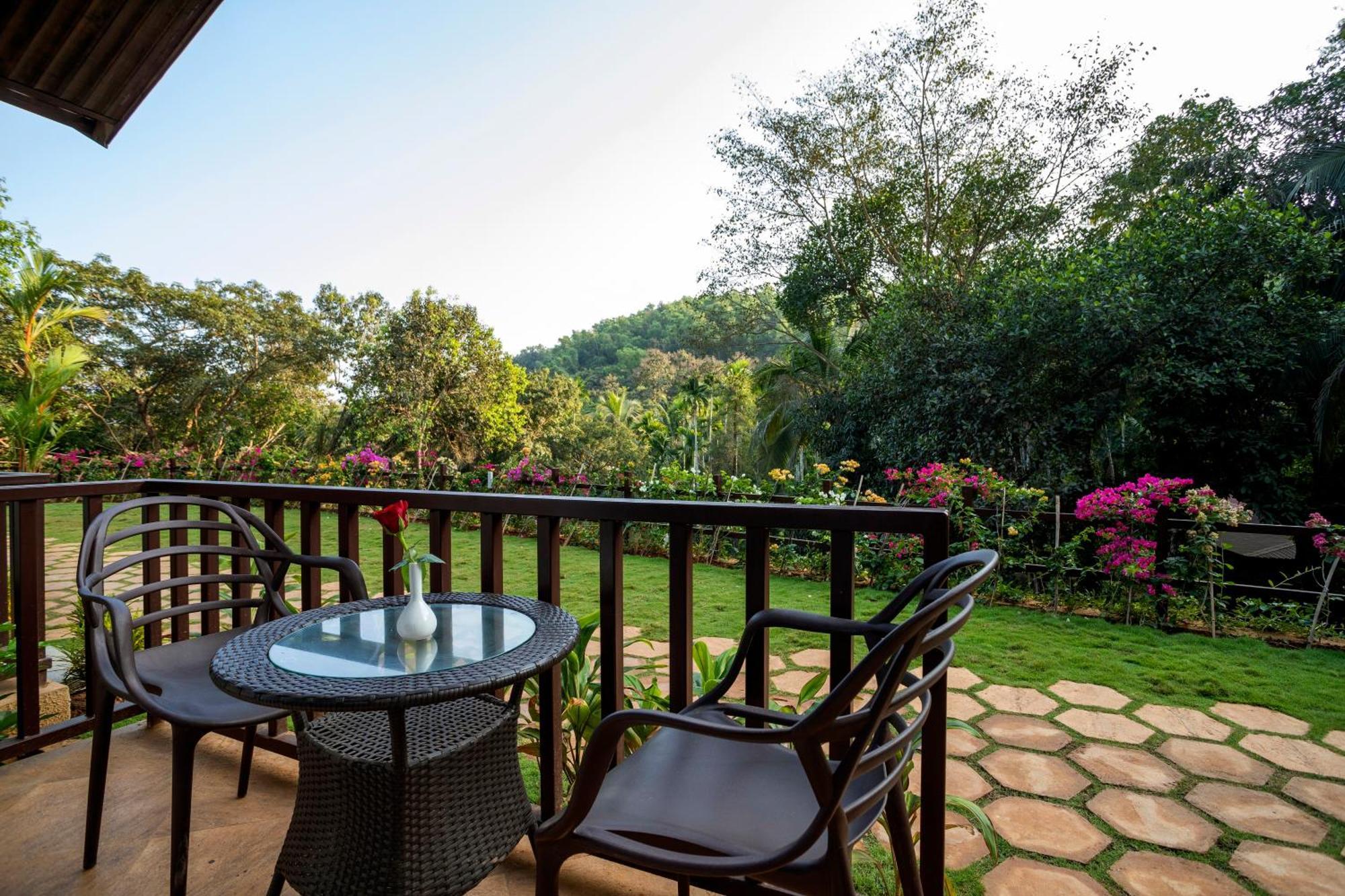 Stone Wood Premier Gokarna Hotel Gokarna  Kültér fotó