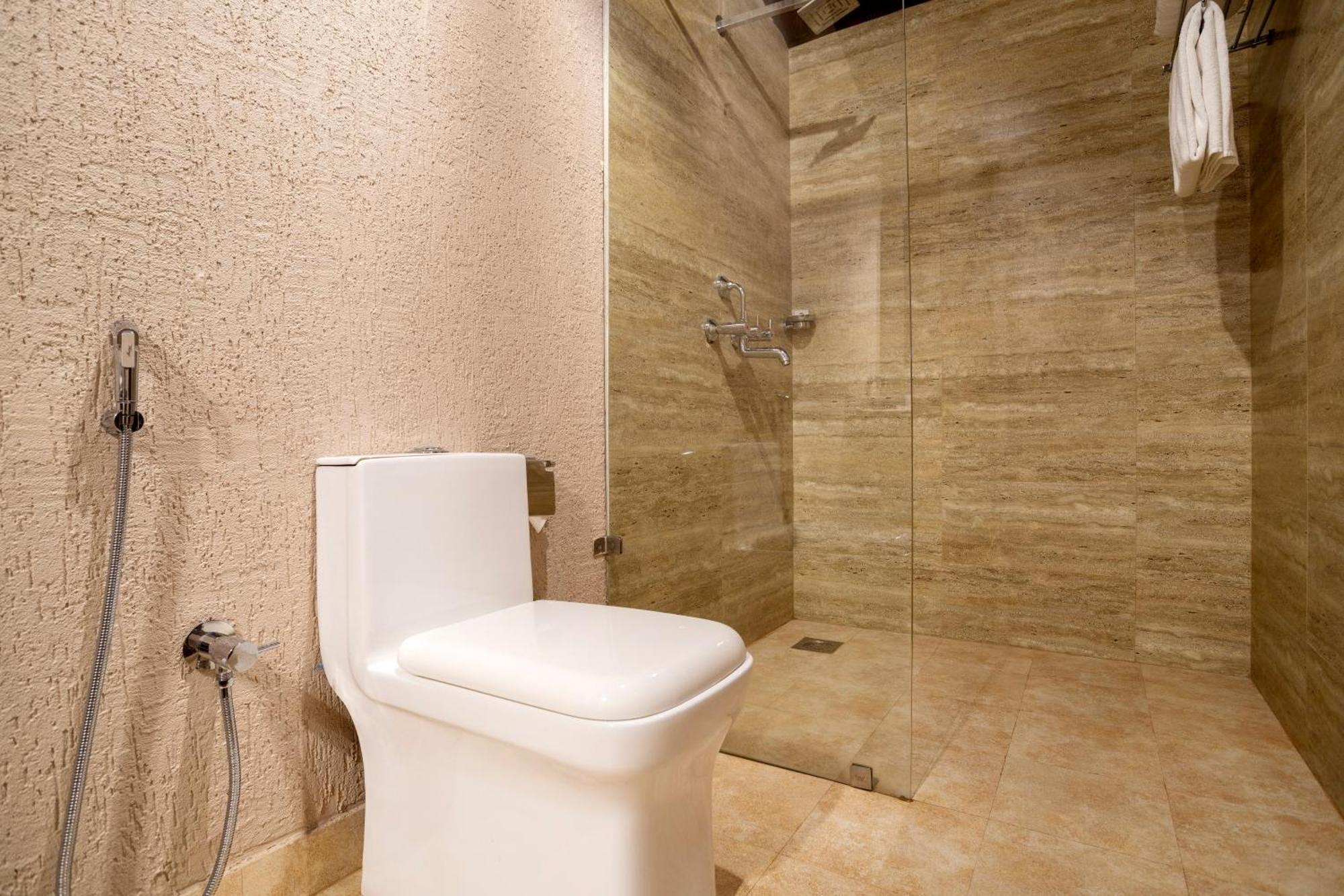 Stone Wood Premier Gokarna Hotel Gokarna  Kültér fotó