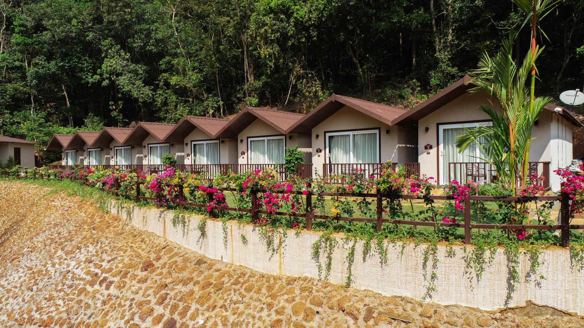 Stone Wood Premier Gokarna Hotel Gokarna  Kültér fotó