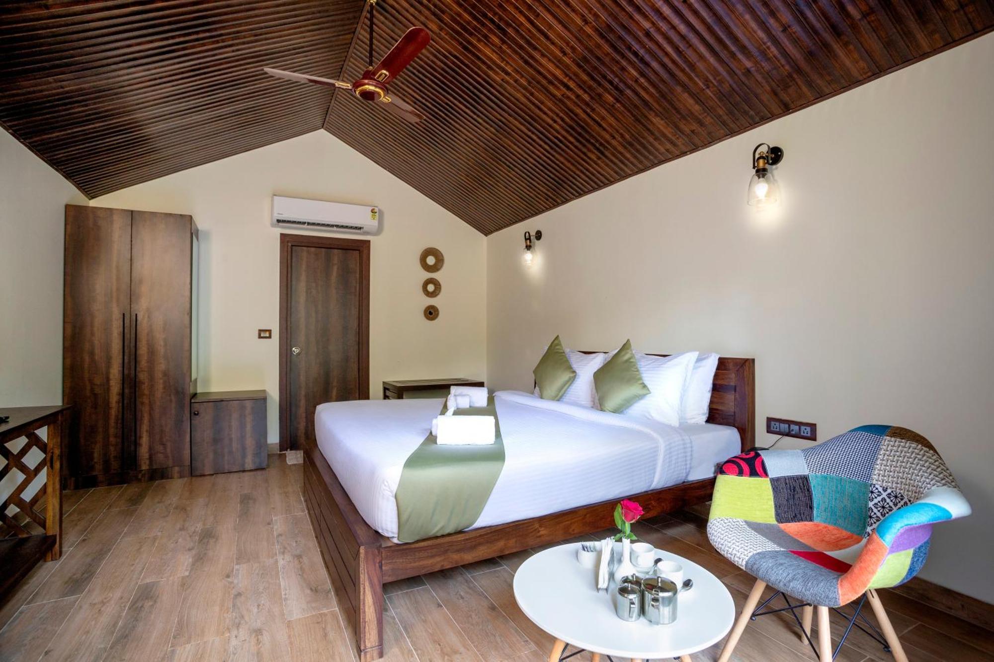 Stone Wood Premier Gokarna Hotel Gokarna  Kültér fotó