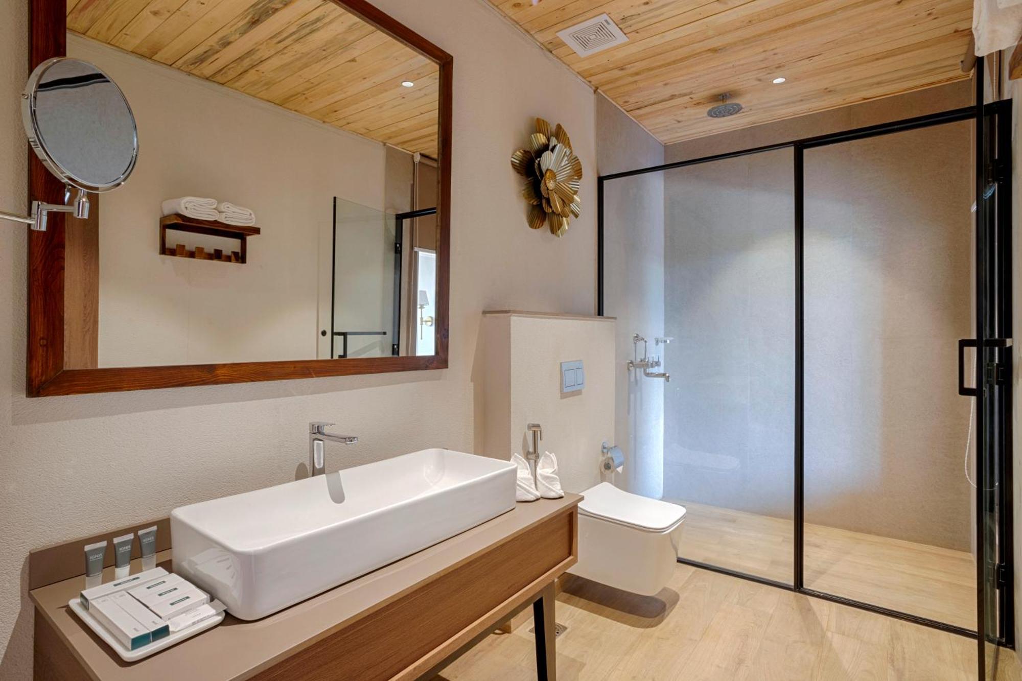 Stone Wood Premier Gokarna Hotel Gokarna  Kültér fotó