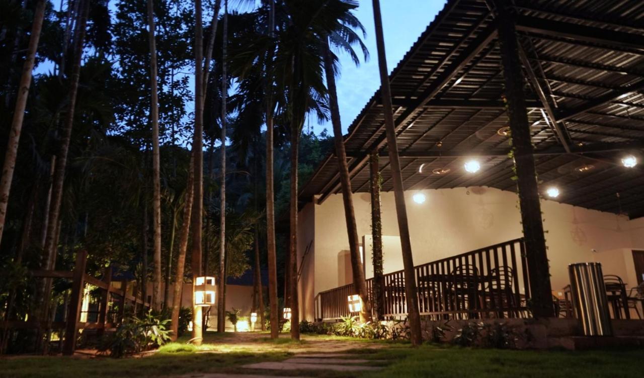 Stone Wood Premier Gokarna Hotel Gokarna  Kültér fotó