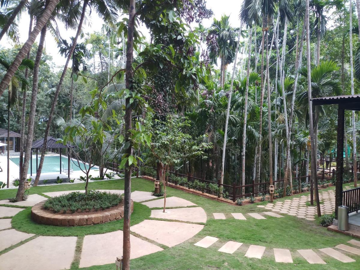 Stone Wood Premier Gokarna Hotel Gokarna  Kültér fotó