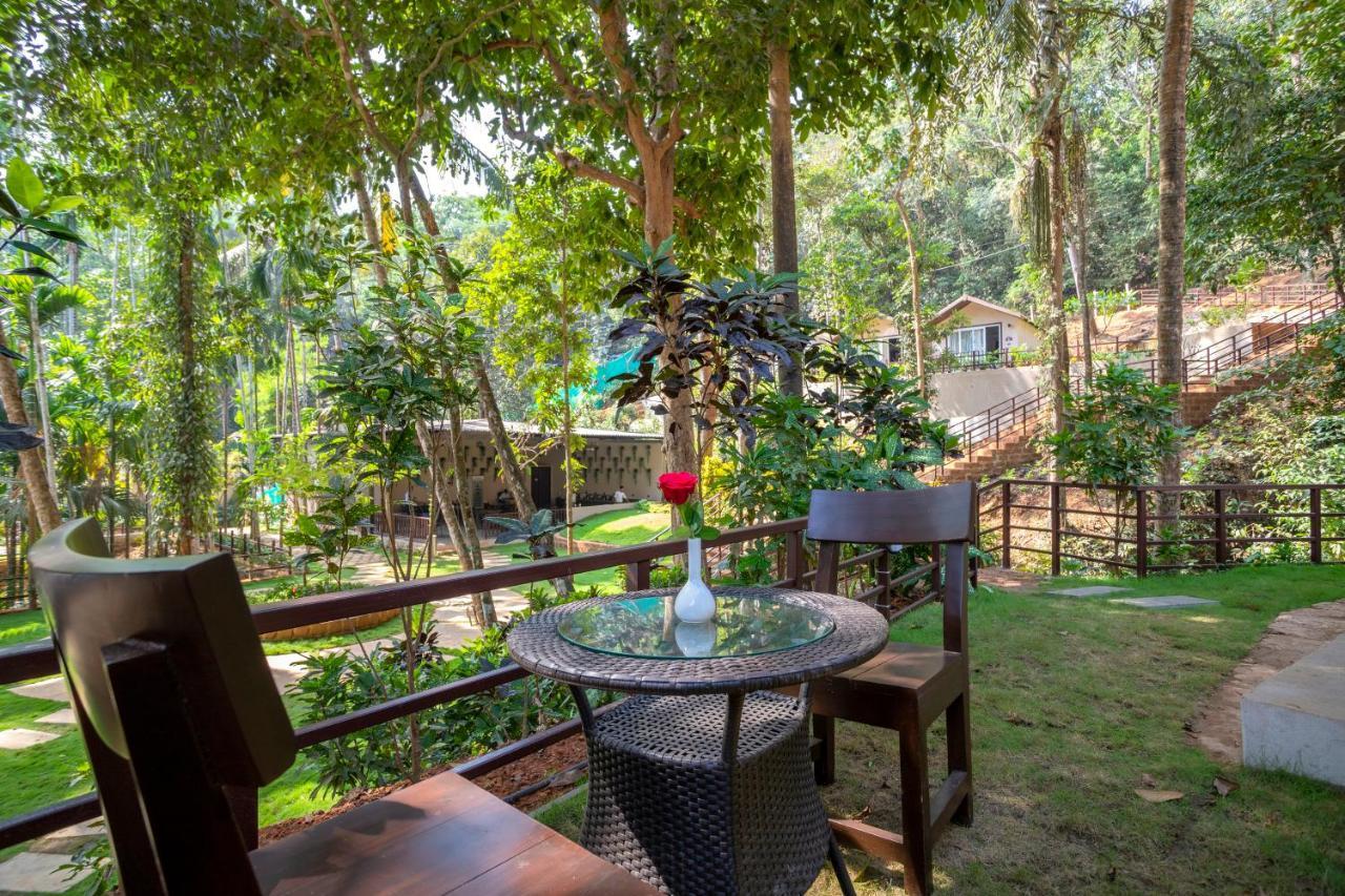 Stone Wood Premier Gokarna Hotel Gokarna  Kültér fotó