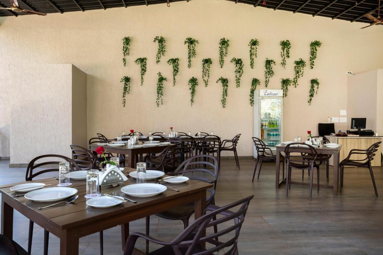 Stone Wood Premier Gokarna Hotel Gokarna  Kültér fotó